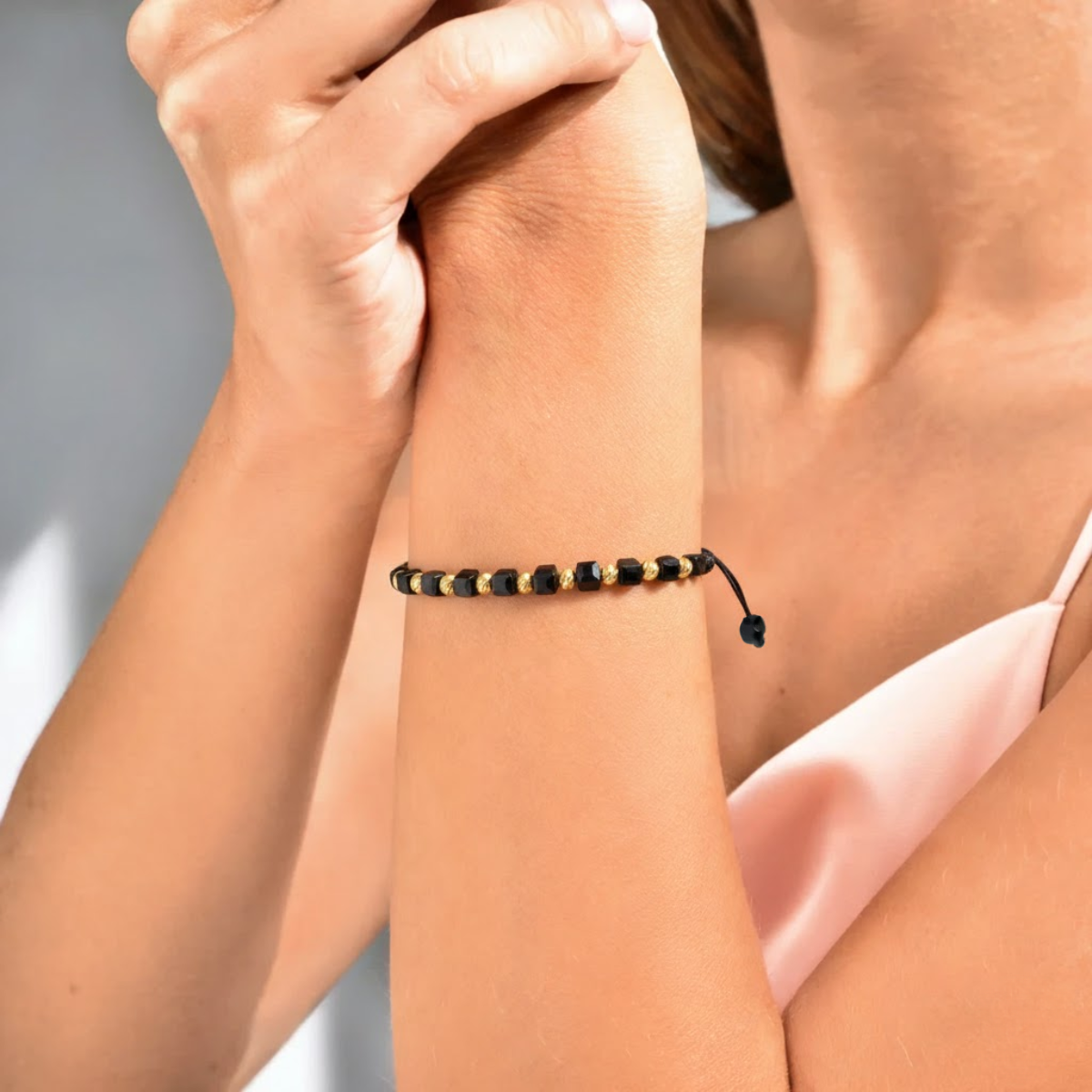 Bratara Reglabila AURRA®, Marime Universala, Black-Gold