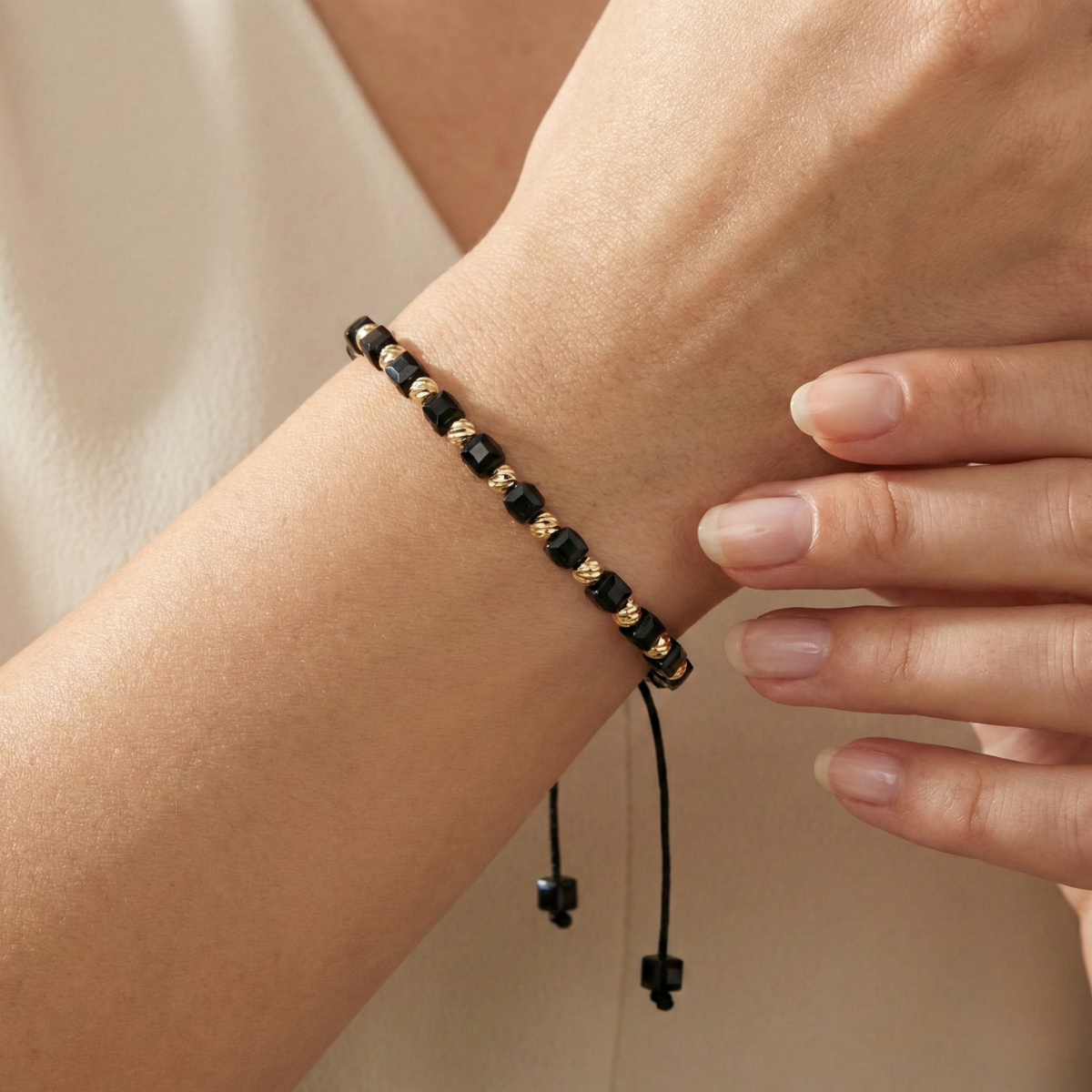 Bratara Reglabila AURRA®, Marime Universala, Black-Gold