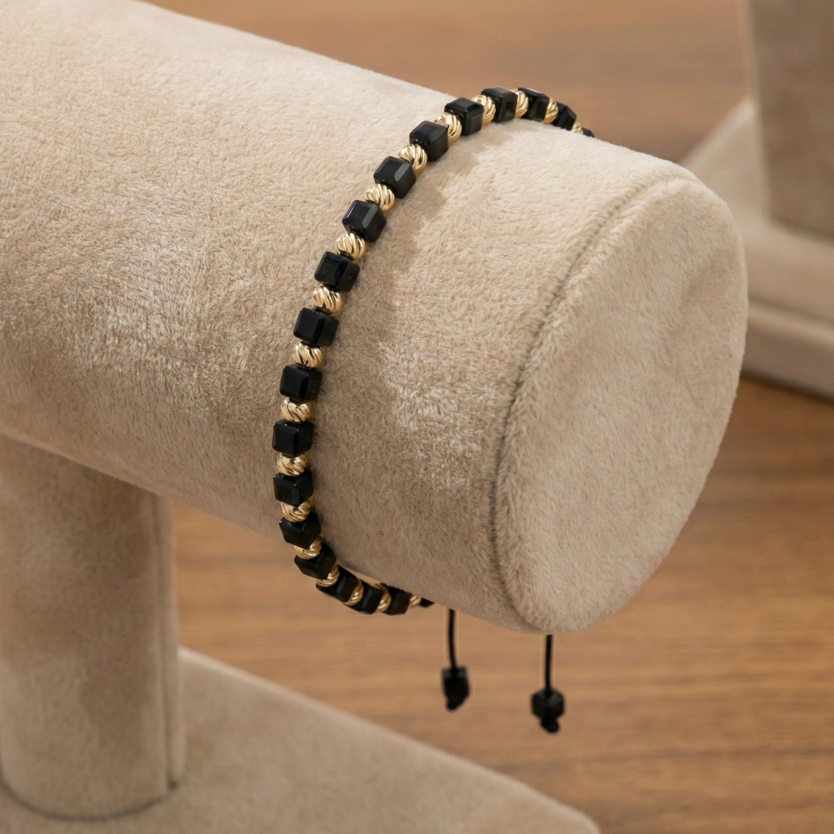 Bratara Reglabila AURRA®, Marime Universala, Black-Gold