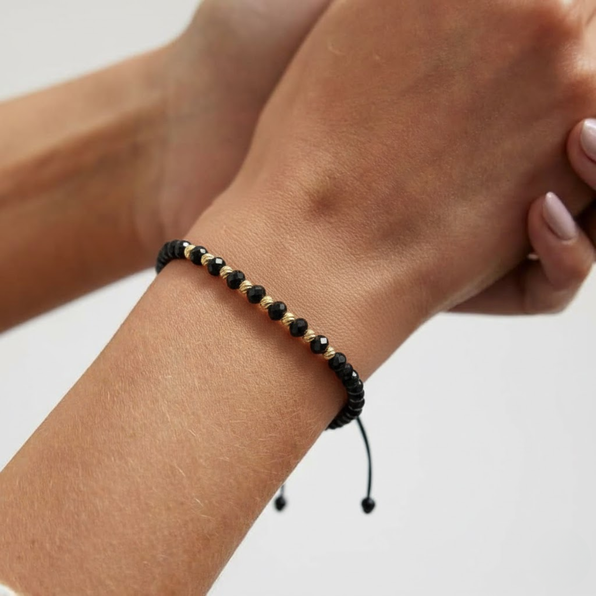 1 + 1 Gratis Bratara Reglabila AURRA®, Marime Universala, Black-Gold